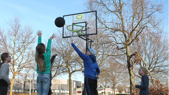 What are the differences between the basketball systems from EXIT Toys?